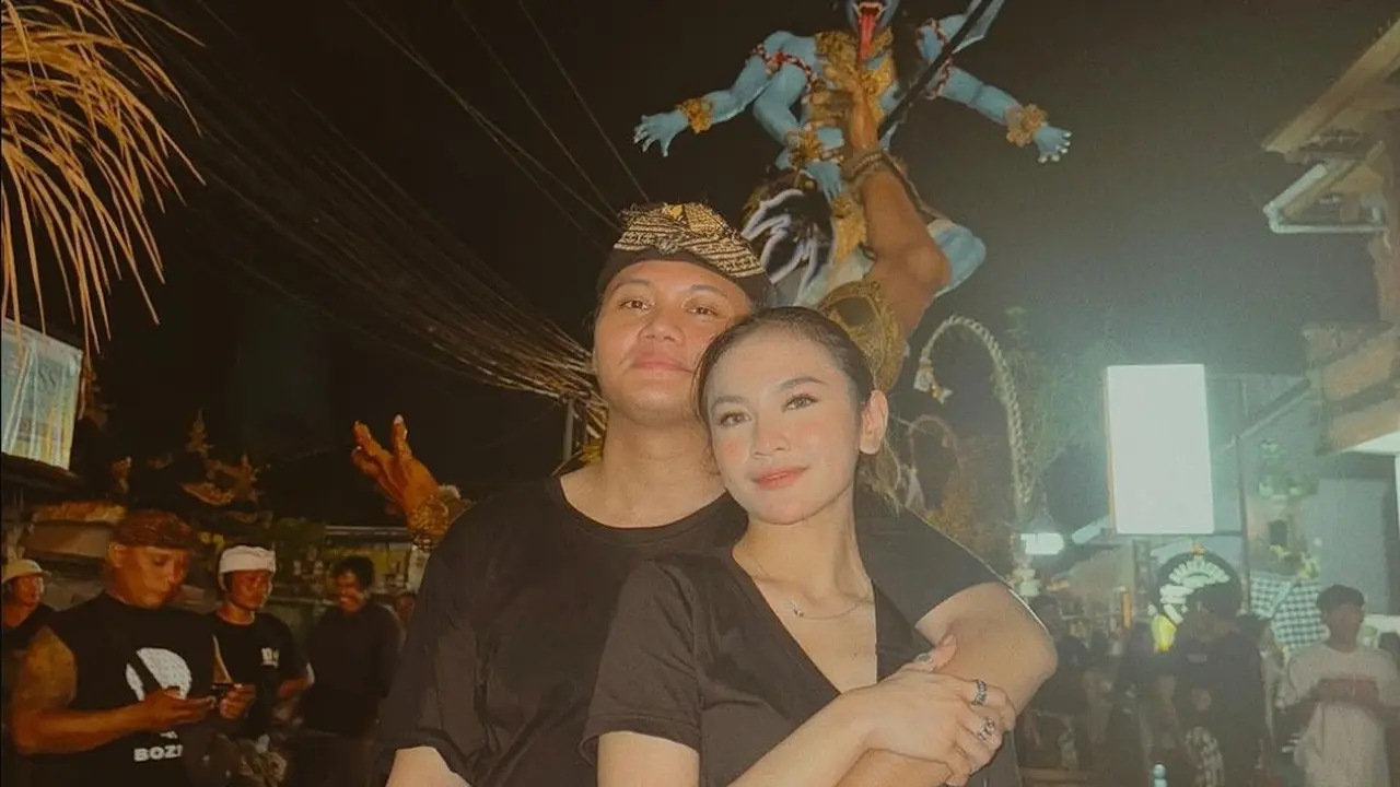 Rizky Febian dan Mahalini Rayakan Nyepi