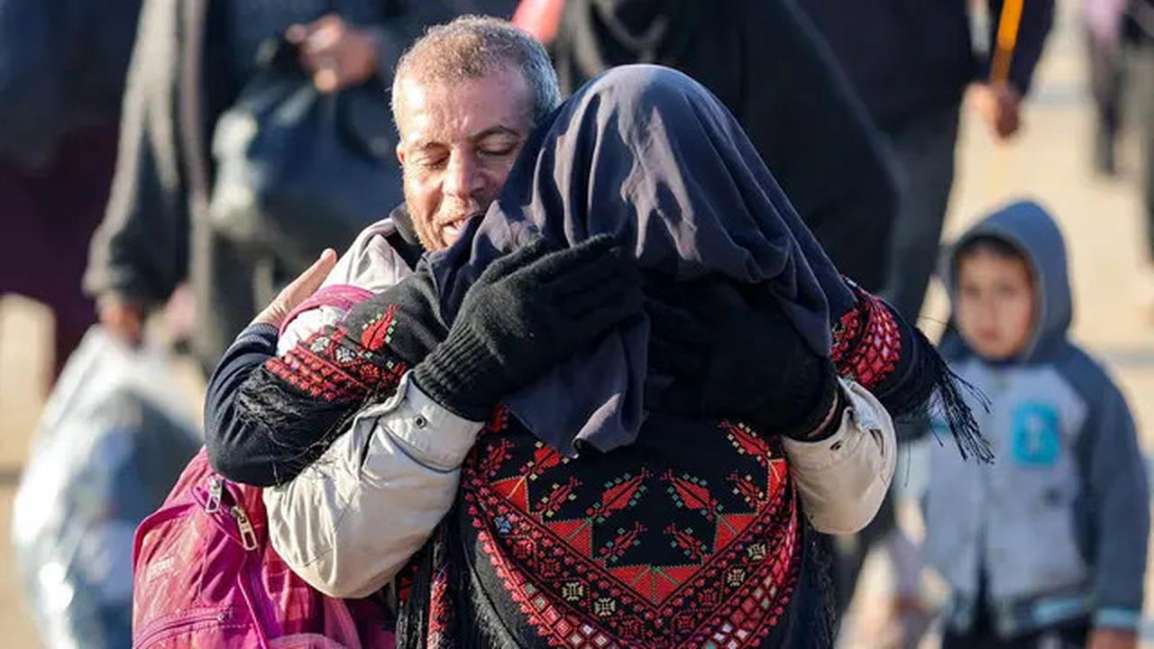 Potret Ribuan Warga Palestina Susuri Koridor Netzarim Untuk Kembali ke Gaza Utara