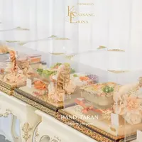 Jenis hantaran angsal-ungsul midodareni yang diberikan pihak Erina untuk keluarga Kaesang pun berisi deretan makanan yang dihias begitu elegan. [Foto: Handtaran.Dok]