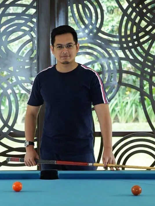 Biasa tampil di sinetron Indonesia, kini Tommy Kurniawan lebih memilih untuk terjun ke dunia politik. Tommy meninggalkan dunia hiburan yang sudah membesarkan namanya.