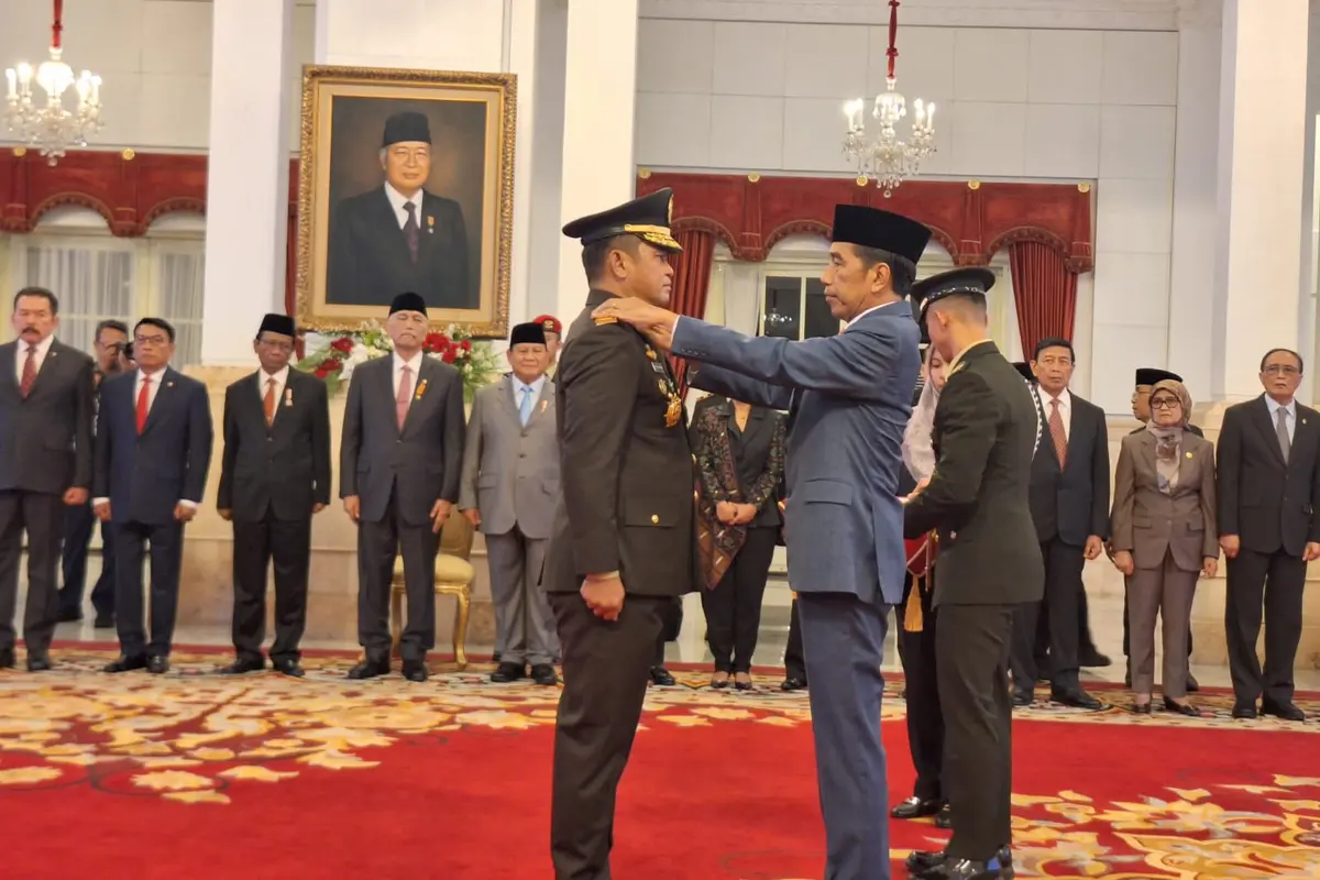 Menko Bidang Kemaritiman dan Investasi Luhut Binsar Pandjaitan menghadiri pelantikan menantunya, Jenderal Maruli Simanjuntak menjadi KSAD di Istana Negara Jakarta, Rabu (29/11/2023).