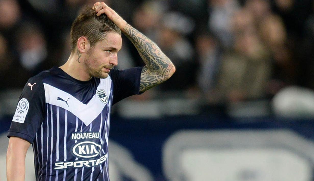 5. Mathieu Debuchy, pembelian gagal Arsenal awal musim ini, baru setengah musim bek asal Prancis itu langsung dipinjamkan ke Bordeaux dan kemungkinan akhir musim akan segera dijual. (AFP/Nicolas Tucat) 