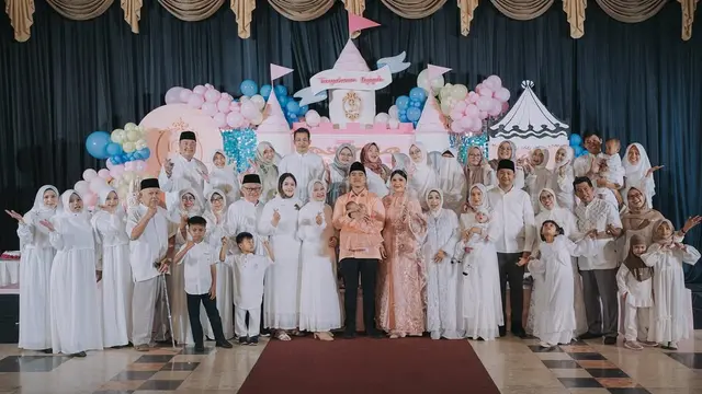 7 Potret Aqiqah Bebingah Sekaligus Ulang Tahun Kaesang Pangarep, Meriah dan Penuh Doa  (instagram/erinagudono/rezaprabowophoto).
