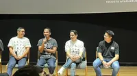 Enda Ungu, berbaju abu-abu dan memegang mic pada konferensi pers "Antam presents 30 Tahun Berkarya Ungu Waktu Yang Dinanti Final Chapter” yang diselenggarakan di kawasan Jakarta pada (6/10/2026). (Liputan6.com/Afradhiya N.R)