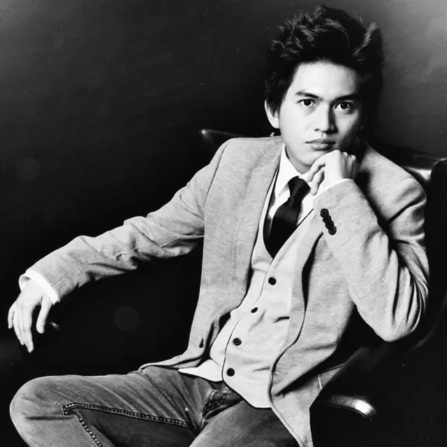 6 Potret Adit Jayusman, Pria yang Dikabarkan dekat dengan Ayu Ting Ting