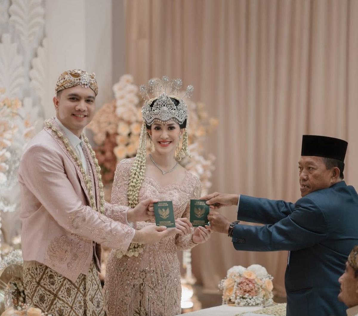 Elma Agustin Resmi Menikah dengan Ihsan Fadlur, Usung Adat Sunda yang Khidmat