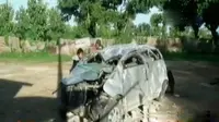 VIDEO: Minibus Pemudik Tabrak Warung di Tuban, 4 Tewas