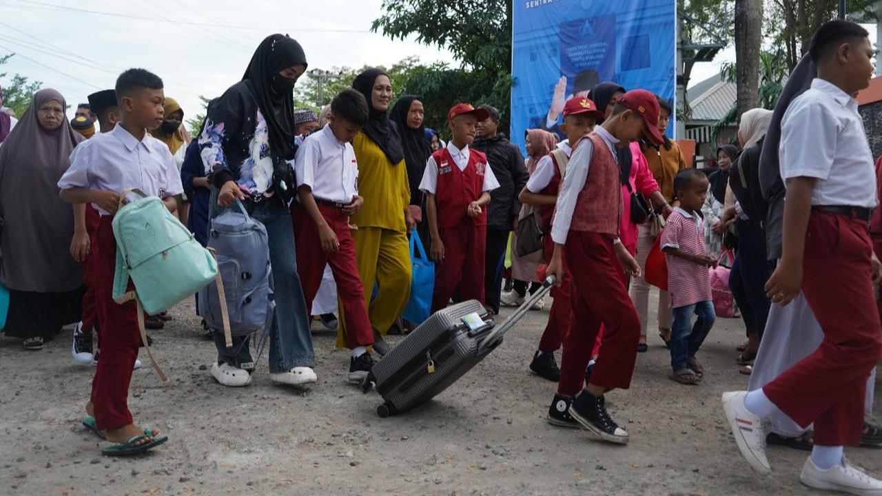 Menteri Wihaji Ajak Para Ayah Antar Anak di Hari Pertama Sekolah