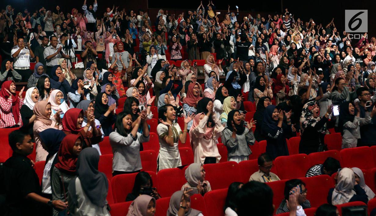 Antusiame peserta saat mengikuti acara peluncuran program Hidup Sehat Yuk di Jakarta, Minggu (22/7). Program mengenai kesehatan ini dapat diakses di aplikasi Ruangguru. (Liputan6.com/JohanTallo)