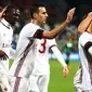 Para pemain AC Milan, merayakan gol Suso (2kanan) saat melawan Sassuolo pada lanjutan Serie A di Mapei Stadium, Reggio Emilia, Italia, (5/11/2017). Milan menang 2-0. (Elisabetta Baracchi/ANSA via AP)