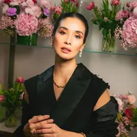 Marsha Timothy baru saja menghadiri sebuah acara dari brand perhiasan. Di acara ini, ia tampil dengan outfit serba hitam. [Foto: Instagram/marshatimothy]