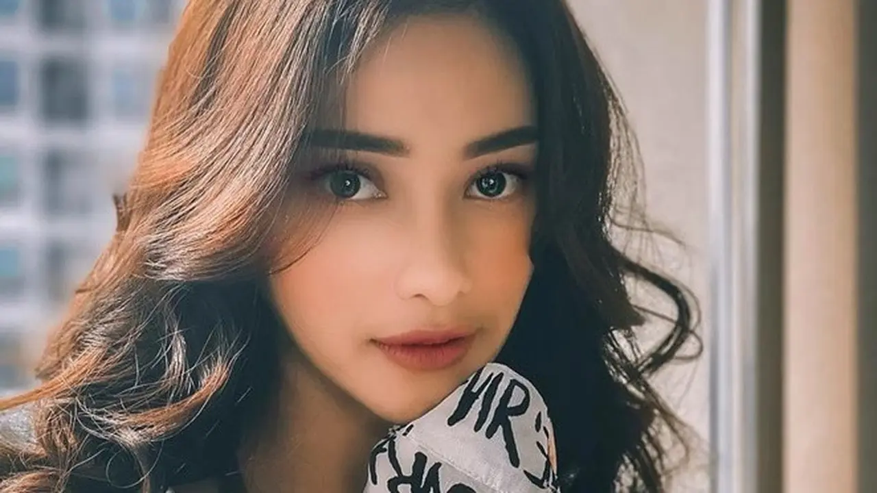 Jadi Lawan Main Rizky Billar, Ini 6 Pesona Aktris Devina Kirana