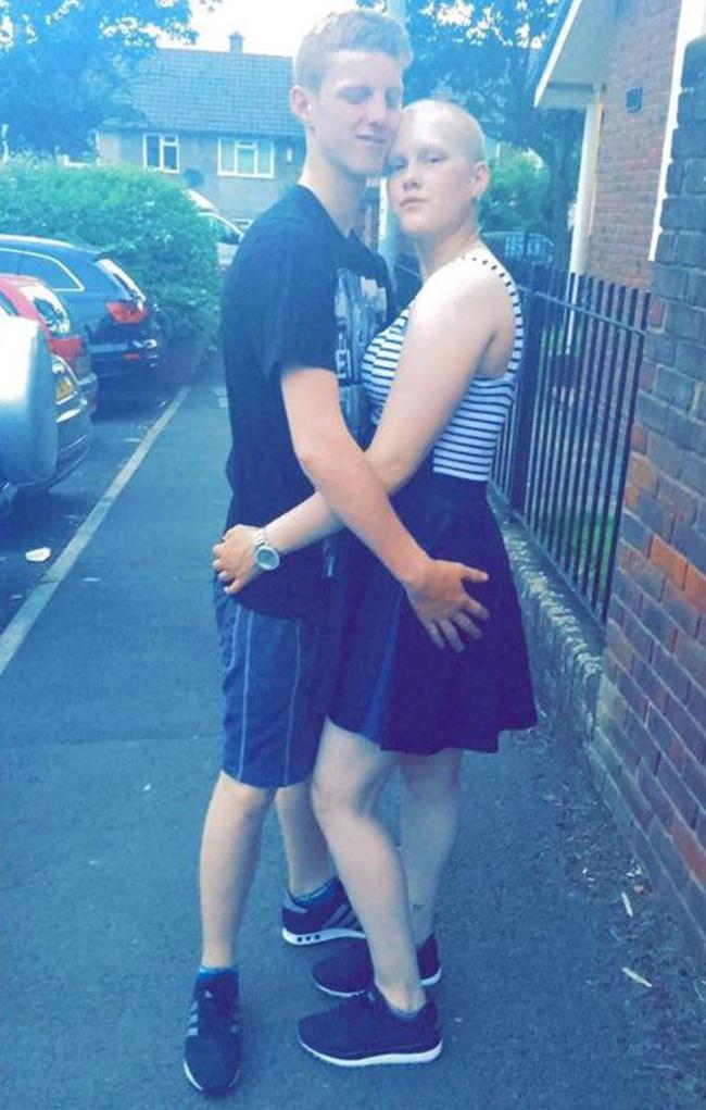 Amber menderita kanker tulang sejak usianya masih 13 tahun | Photo: Copyright metro.co.uk