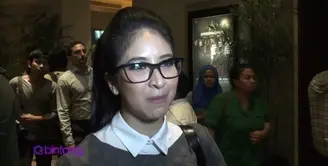 Kebanyakan artis beralih profesi ke bidang bisnis. Tetapi berbeda dengan Novita Angie yang lebih memilih jadi pekerja kantoran. Ternyata keluarga adalah alasan Novita untuk tidak kembali ke dunia akting yang banyak menyita waktu.