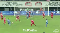 Video highlights gol spektakuler Mbark Boussoufa, gelandang Gent yang membuat kiper lawan tak berdaya.