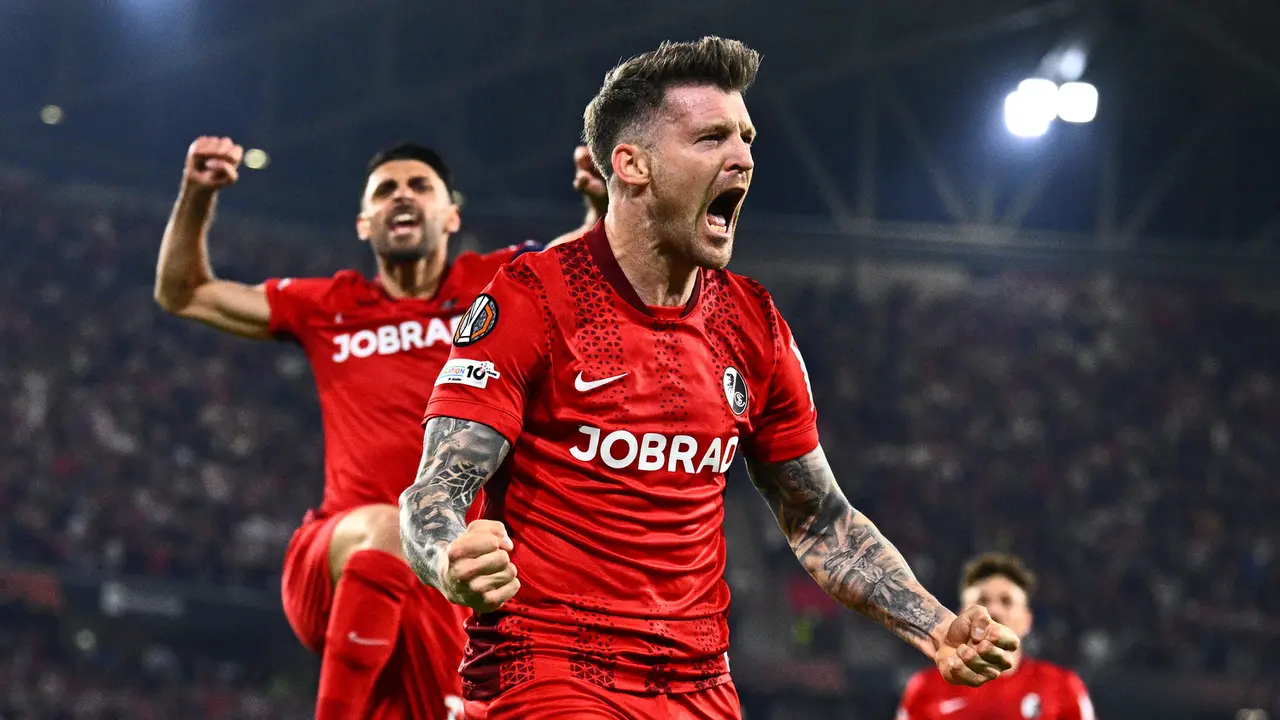 Foto: Suka Cita Para Pemain dan Suporter SC Freiburg saat Rayakan Keberhasilan Tembus ke Final Liga Europa 2025/2026