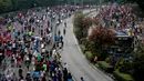 Sejumlah warga beraktivitas saat Car Free Day (CFD) di ruas Jalan Sudirman-Thamrin, Jakarta, Minggu (26/3). Libur panjang menjelang Nyepi (28/3), sebagian warga Jakarta memilih menghabiskan waktu dengan berolahraga di area CFD (Liputan6.com/Faizal Fanani)