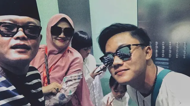6 Potret Kenangan Manis Lina bersama Anak-Anaknya