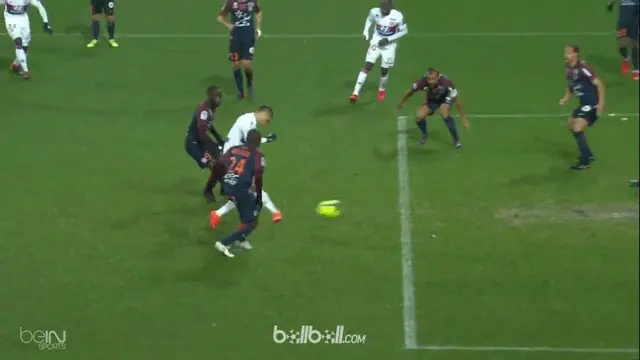 Lyon gagal untuk mengakhiri lima laga tanpa kemenangan di ajang Liga Prancis setelah ditahan imbang 1-1 oleh Montpellier. Isaac Mb...