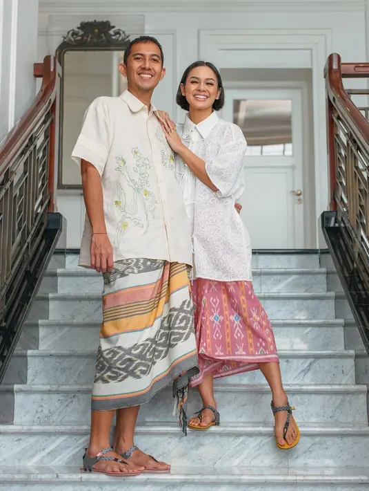 <p>Andien baru saja mengunggah beberapa foto terbaru menampilkan dirinya dan suami. Dalam foto terbaru ini, Andien berpose dengan outfit menarik untuk dijadikan inspirasi baju Lebaran. Foto: Instagram.</p>
