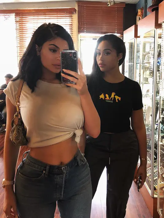 Tak hanya itu, di usia yang masih 20 tahun Kylie Jenner pun membutuhkan waktu untuk bermain bersama dengan para sahabatnya. (instagram/kyliejenner)