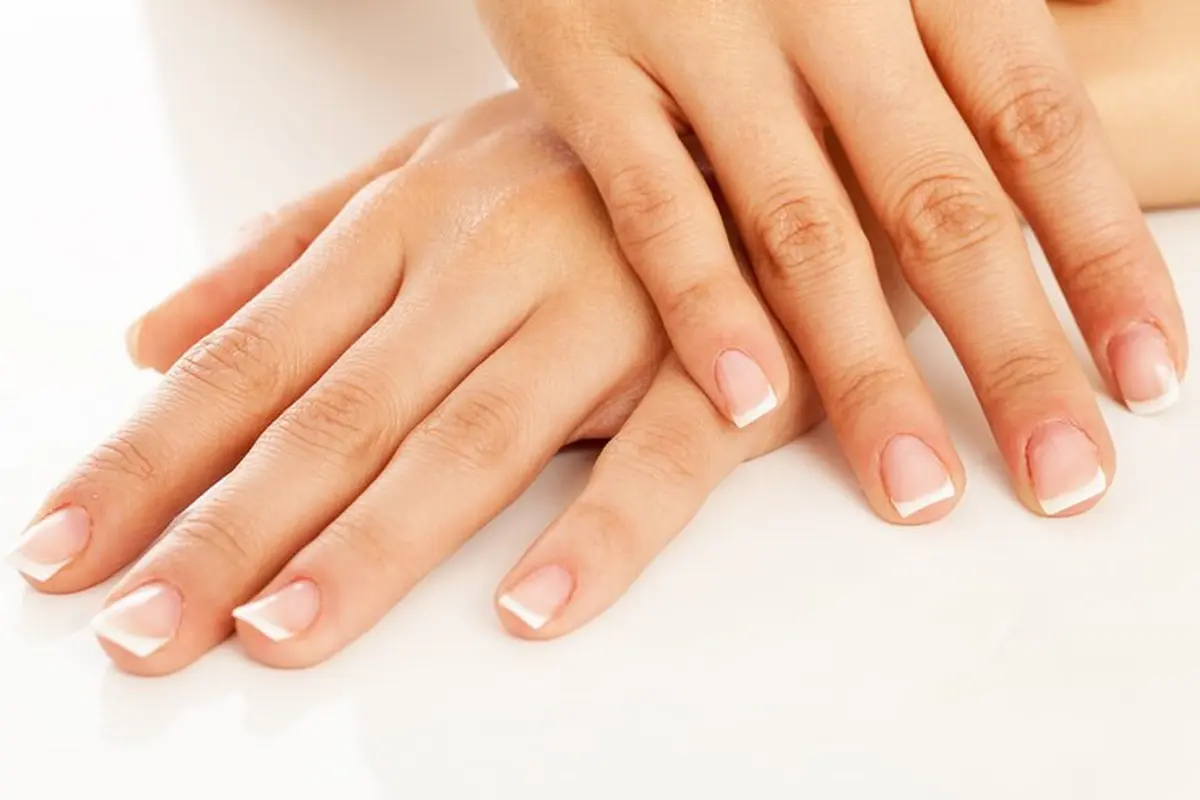 Kuku glossy tanpa kuteks