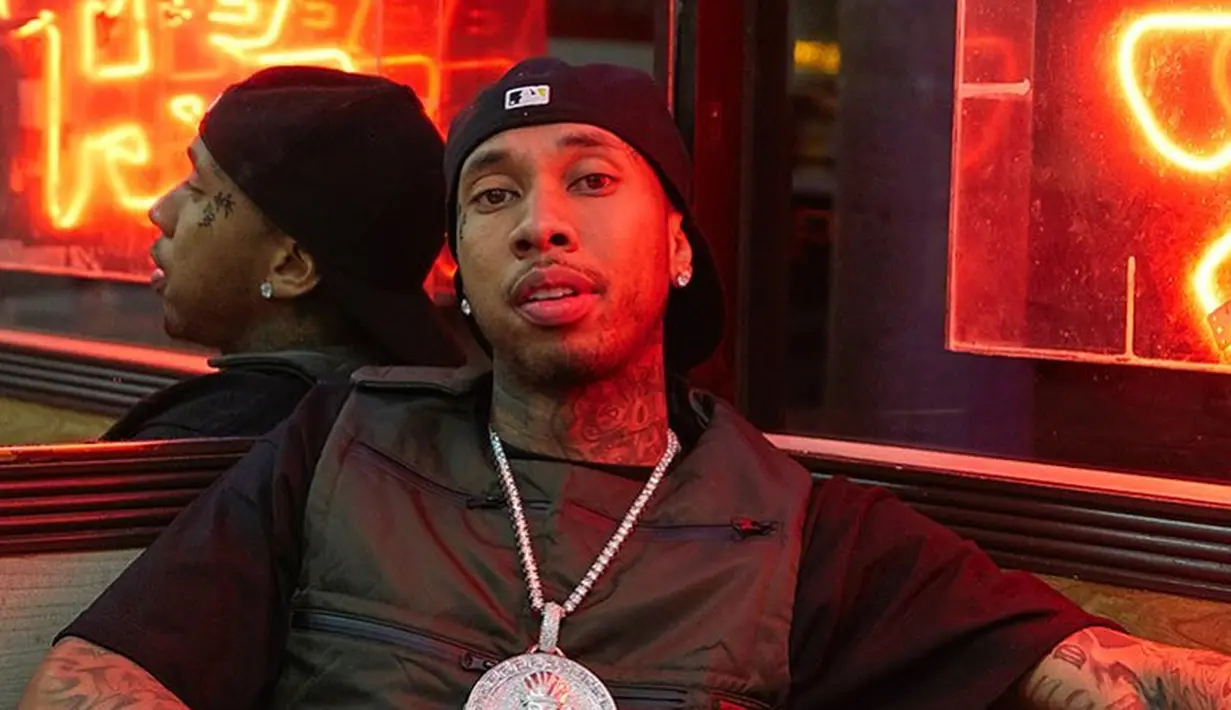 Dilansir dai HollywoodLife, rapper tersebut menunggak pajak sejak tahun 2011 hingga 2016. (instagram/kinggoldchains)