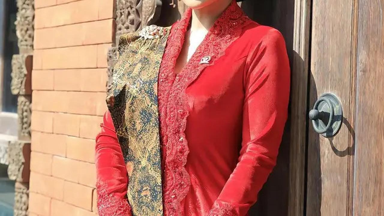 4 Model Kebaya Batik Modern Perpaduan Gaya Klasik, Azizah Salsha hingga Pinka Haprani