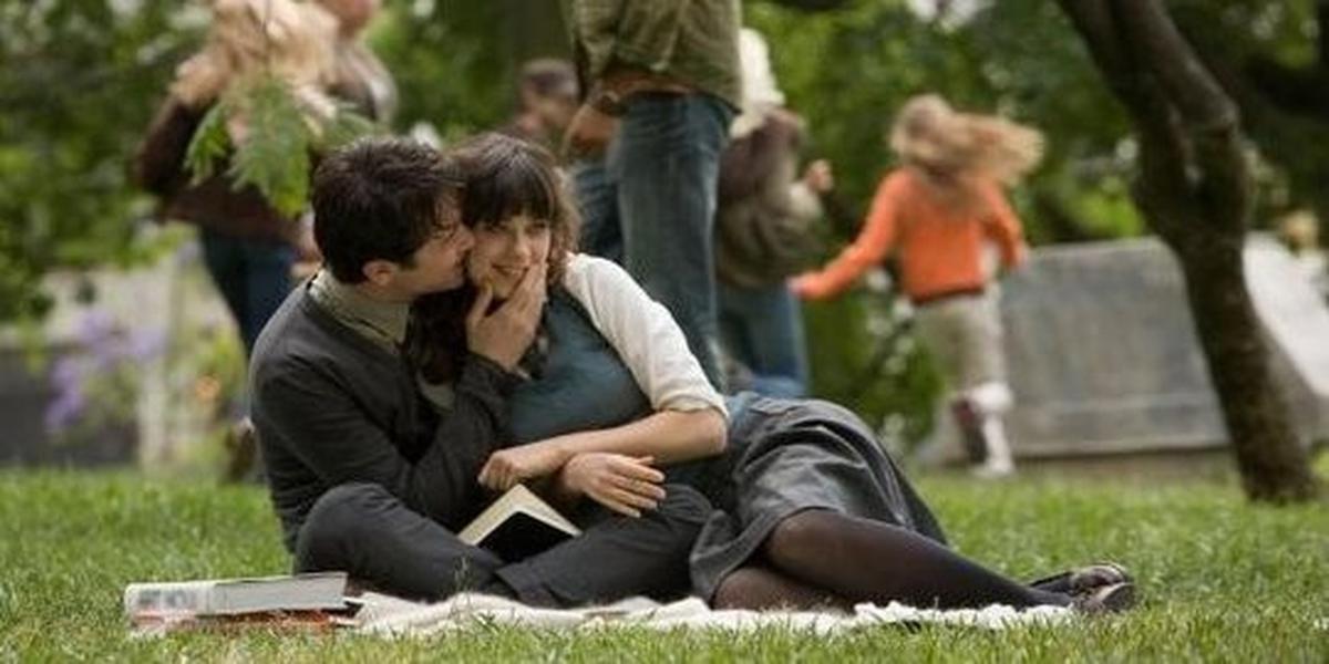 1. 500 Days of Summer - Kadang kita harus mengalami kegagalan demi kegagalan sebelum bertemu seseorang yang terbaik