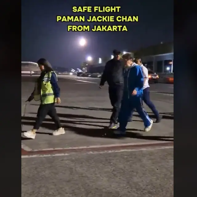 Sikap Jackie Chan Saat Pulang Naik Jet Pribadi Usai Kunjungan Singkat di Indonesia Banjir Pujian