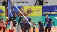 Timnas voli putri Indonesia saat menghadapi Filipina pada laga kedua Grup A AVC&nbsp;Challenge Cup 2023&nbsp;di GOR Tri Dharma, Gresik, Jawa Timur, Selasa (20/6/2023) malam WIB. Indonesia menang 3-0&nbsp;(25-17, 25-20, 25-10) dan menjadi juara Grup A. (foto: PBVSI)