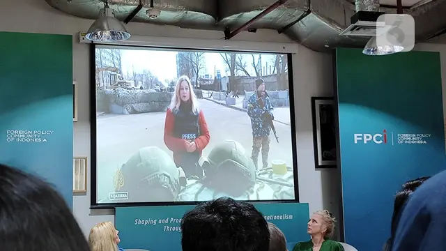 Mengungkap realitas perang di Ukraina melalui pandangan Stephanie Vaessen, jurnalis Al Jazeera.