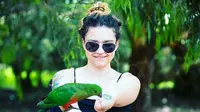 Meski Tanpa Tangan dan Kaki, Danielle Bailey Tak Putus Asa jadi Perias Wajah