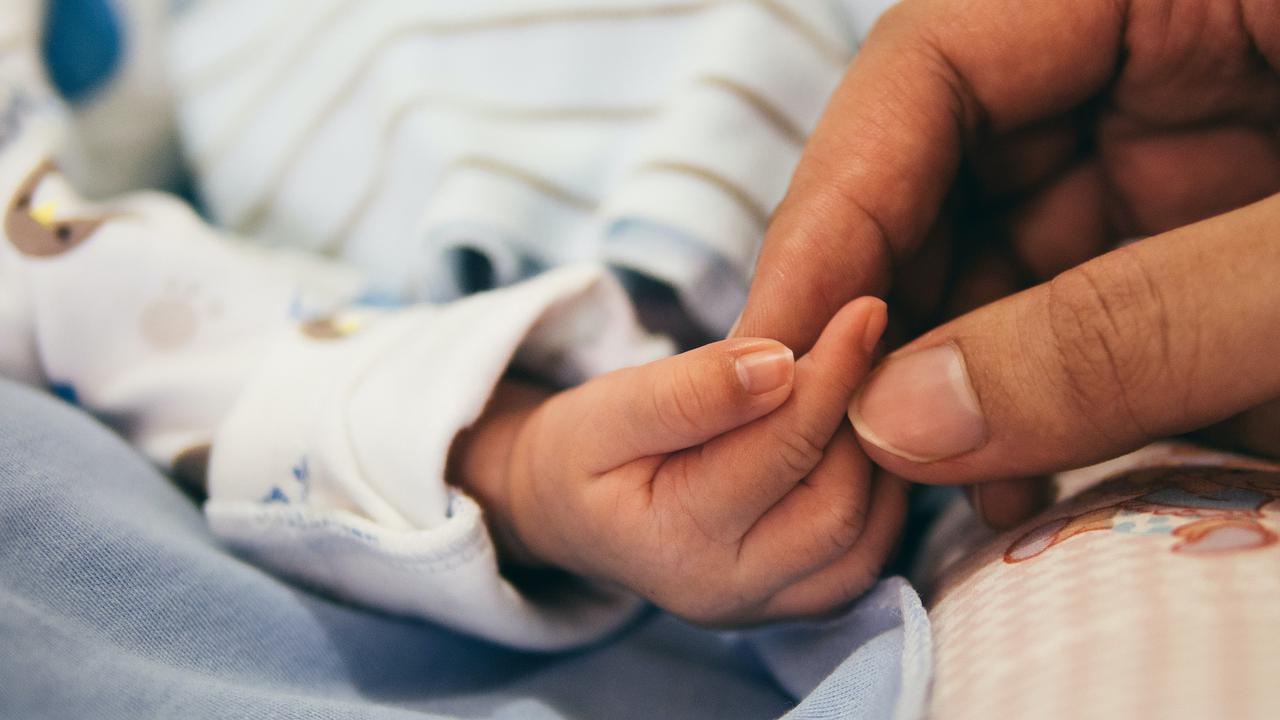 Doa Tahnik Bayi Baru Lahir Lengkap dengan Caranya, Amalan Sunnah Zaman Rasulullah