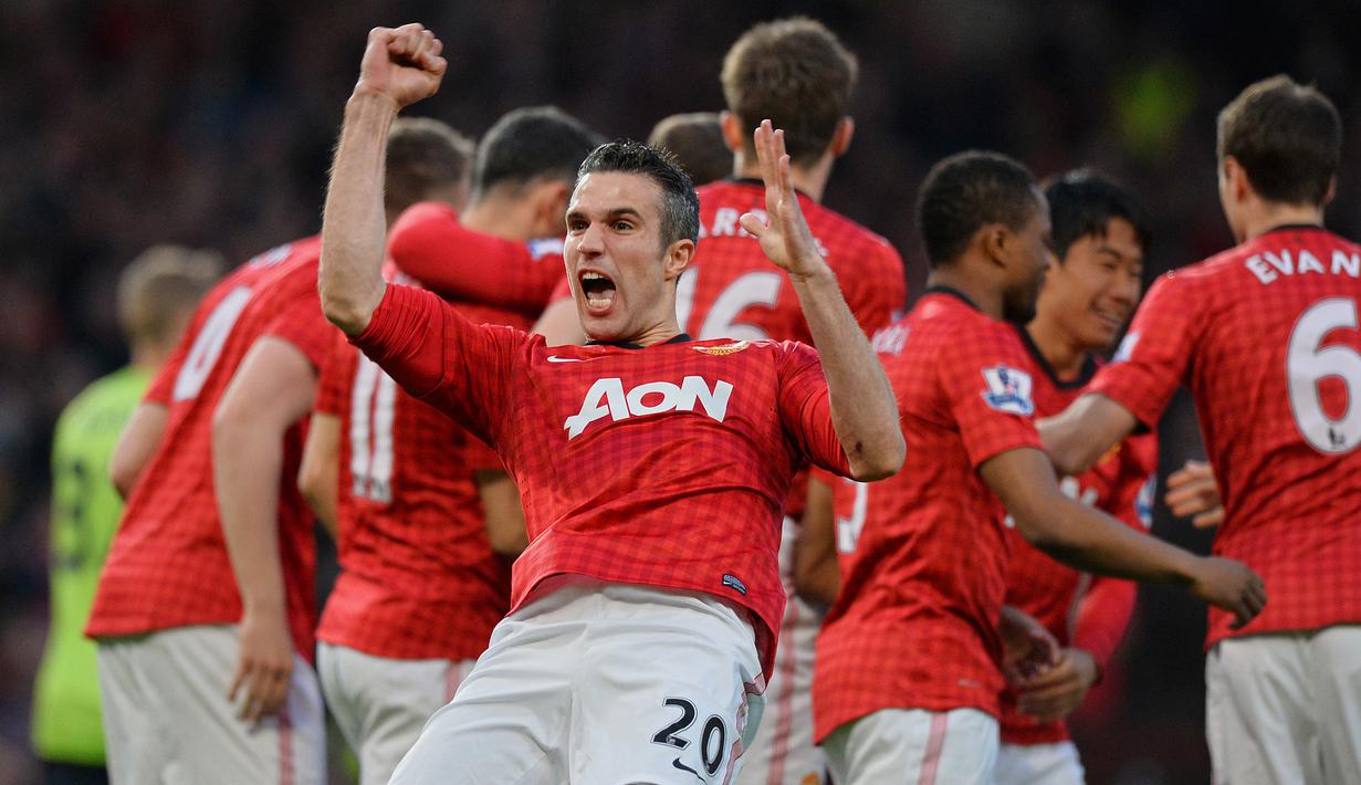 Robin van Persie. Striker 38 tahun ini menjadi top skor di Liga Inggris sebanyak dua kali dengan dua tim berbeda. Pada musim 2011/2012 ia meraihnya bersama Arsenal dengan 30 gol dan yang kedua bersama Manchester United pada 2012/2013 dengan 26 gol plus gelar juara liga. (AFP/Adrian Dennis)