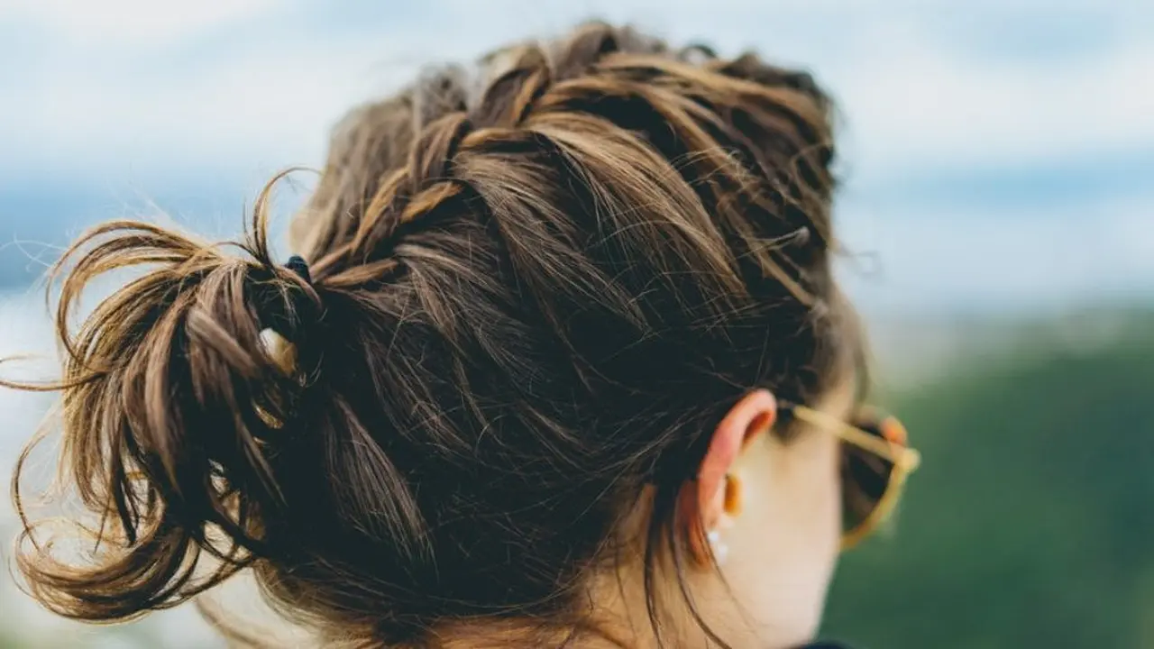 Bikin Gaya Rambut Ponytail yang Super Cantik, Begini Caranya