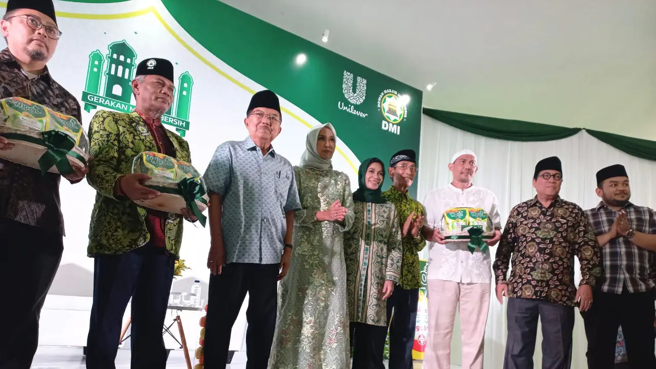 Jusuf Kalla dan Gerakan Masjid Bersih.