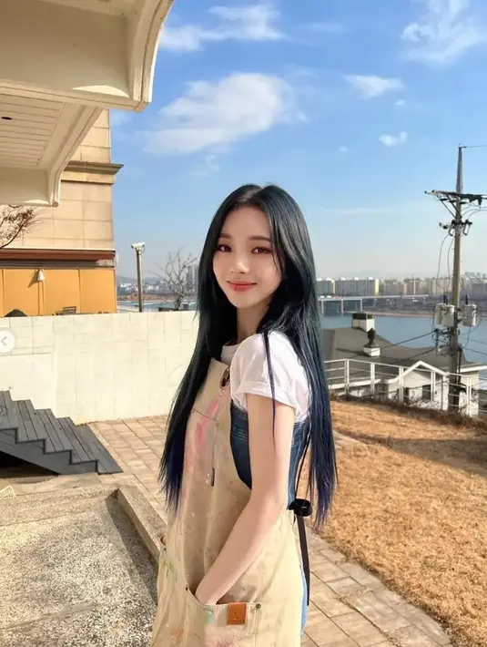 Klaim itu tak berlebihan, karena Karina dianggap punya wajah idaman di Korea. Kecantikannya kerap disebut tak nyata. [Pinterest]