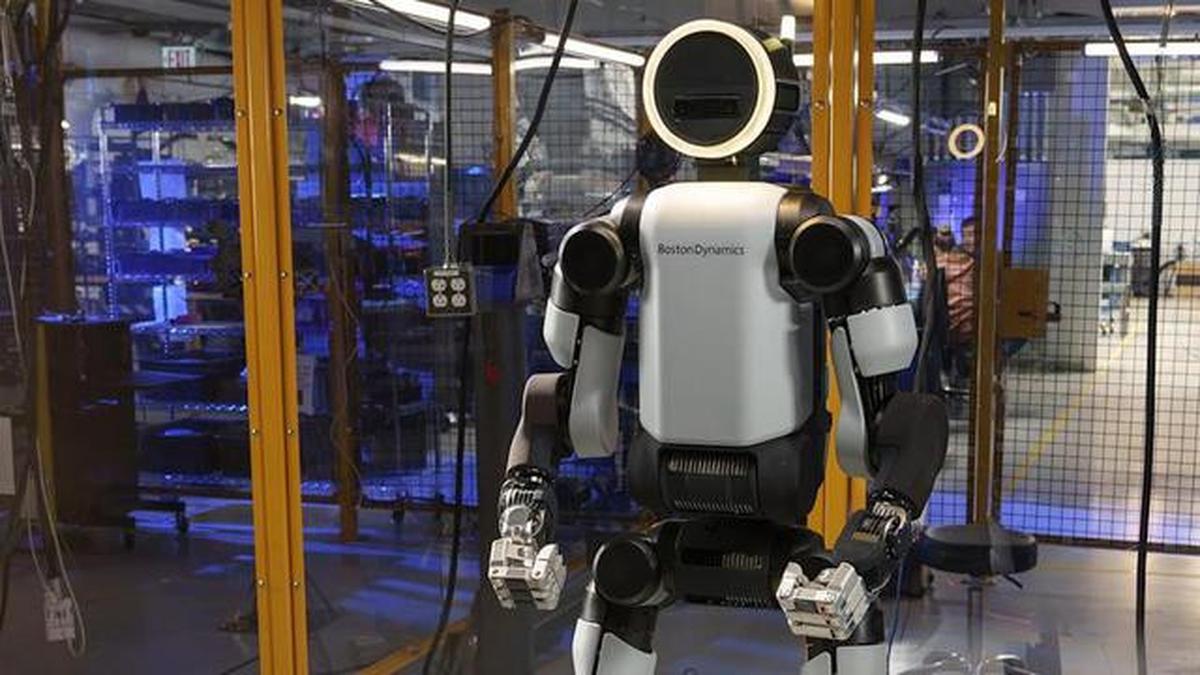 Robot Humanoid Atlas (sumber: engadget)