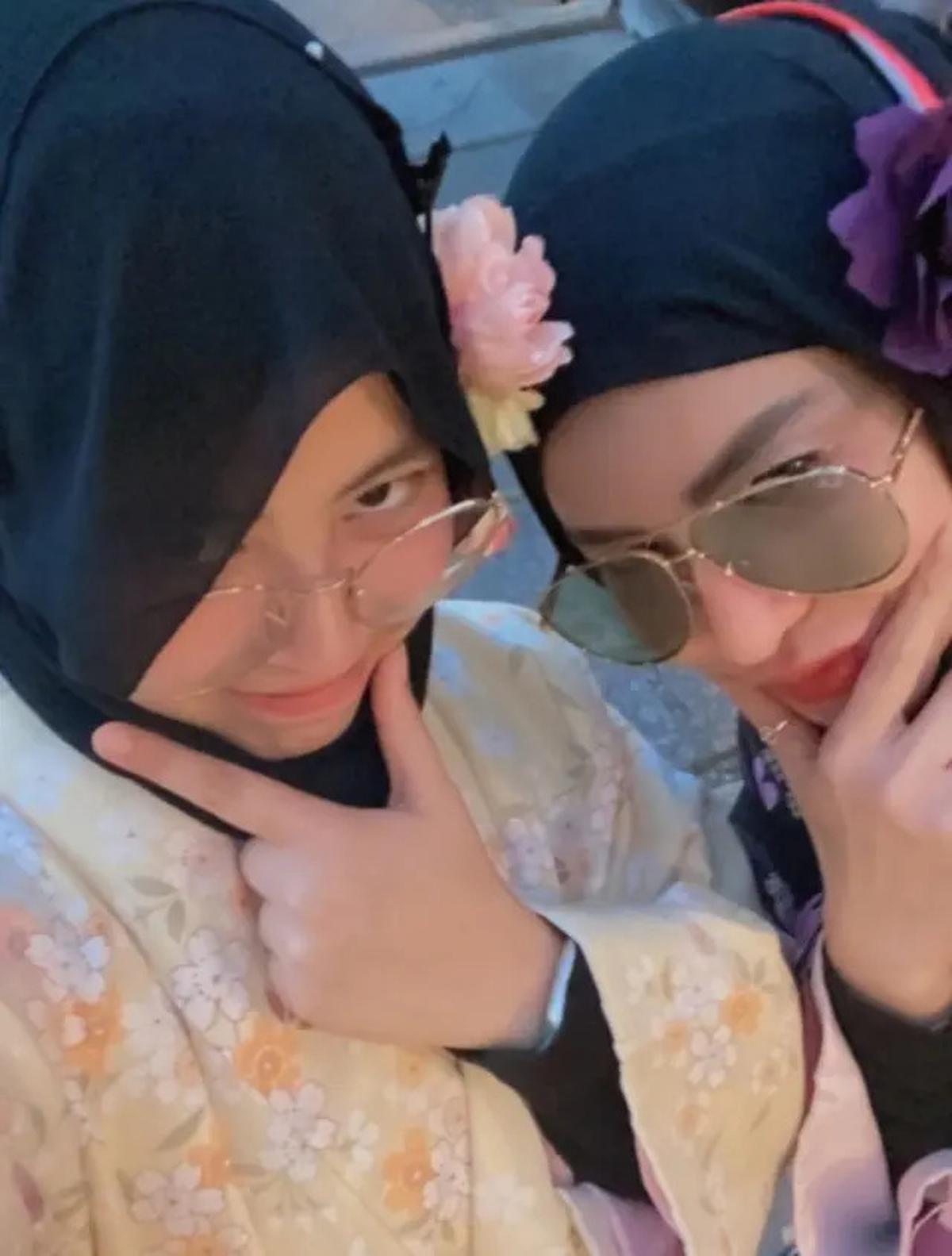 7 Potret Sarah Vi Pakai Makeup Porcelain, Tebalnya Bak Boneka Jepang