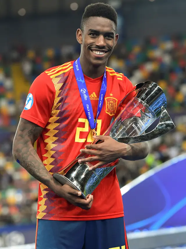 Bek Real Betis, Junior Firpo.