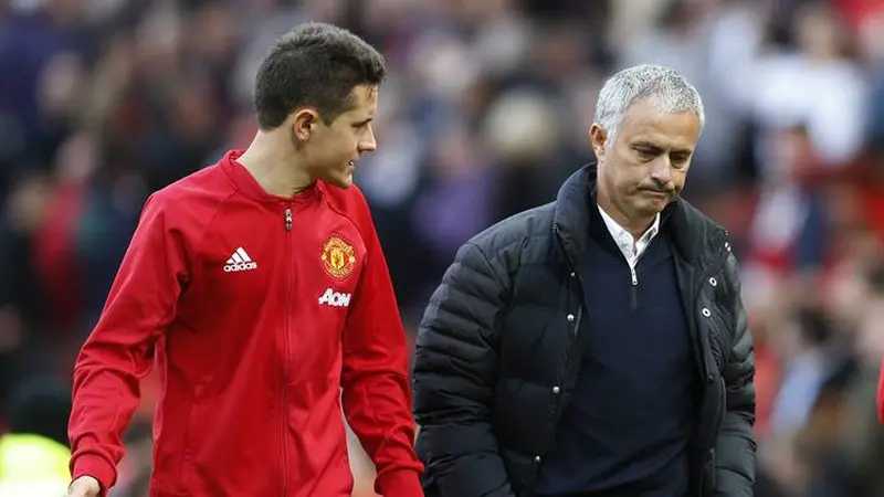 Ander Herrera dan Jose Mourinho