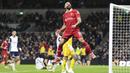 Pemain Liverpool, Mohamed Salah merayakan golnya ke gawang Tottenham Hotspur pada laga lanjutan Liga Inggris 2024/2025 di Stadion Tottenham Hotspur, London, Inggris Minggu (22/12/2024). (AP Photo/Dave Shopland)