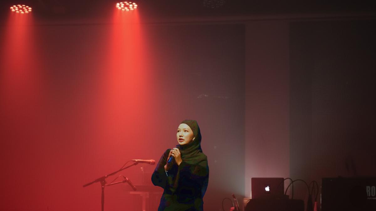 Rani Jambak, Seniman Indonesia yang Suarakan Duka Sumatra di Panggung Internasional