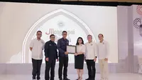 PT PLN (Persero) memberikan penghargaan kepada Indonesian National Shipowners' Association (INSA) atas dukungannya saat mengatasi krisis energi primer pada awal 2022 ini. (Dok PLN)