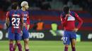 Pemain Barcelona, Lamine Yama, tampak kecewa setelah ditaklukkan Girona dalam laga La Liga 2023/2024 jornada 16 di Stadion Olimpic Lluis Companys, Senin (11/12/2023). (AP Photo/Joan Monfort)