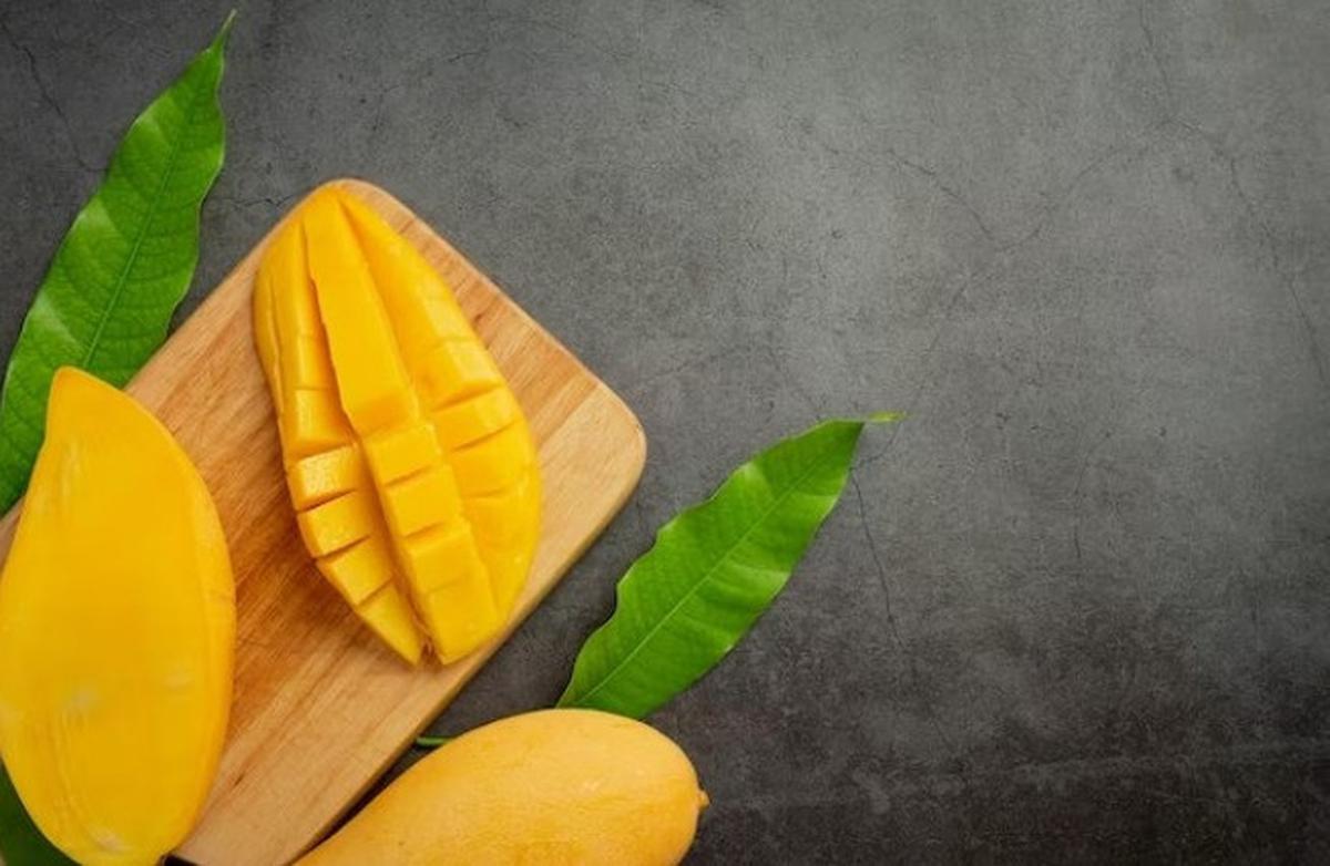 Buah mangga (Sumber: freepik.com/jcomp)