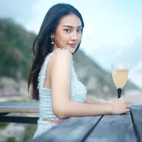 Anya Geraldine kerap menjadi sorotan dalam berbagai hal, salah satunya adalah soal penampilan yang selalu menjadi perhatian publik. Terbaru adalah Anya yang disebut melakukan operasi plastik dan filler bibir.  (Instagram/anyageraldine)