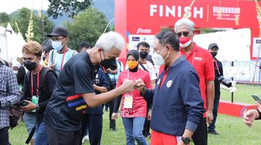 Ganjar Pranowo meresmikan pembukaan Borobudur Marathon 2021. (Istimewa)