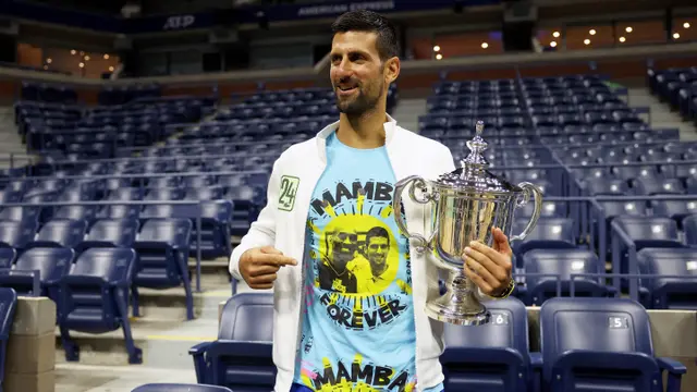 Foto: Momen Haru Novak Djokovic Setelah Raih Gelar Juara Grand Slam ke-24 di US Open 2023